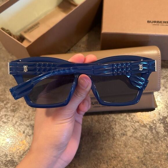 NWT Burberry Sunglasses DarkBlue - Unisex With Original Box - Picture 5 of 10